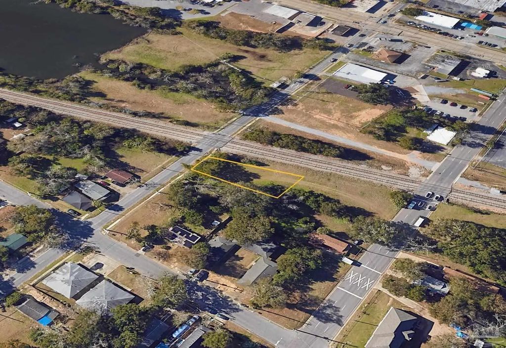 100 E Jordan St #18, Pensacola