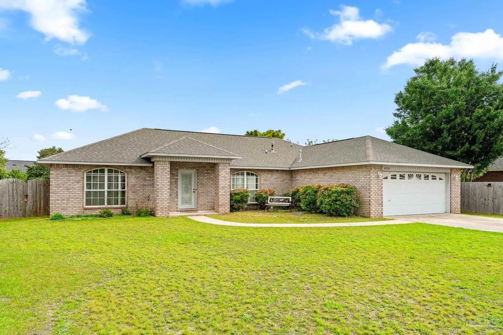 638 Downhaul Dr, Pensacola