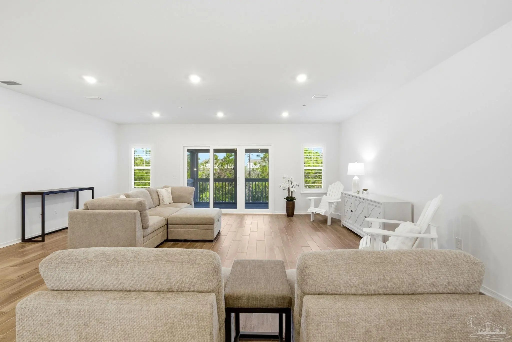 Photo of Listing #677344