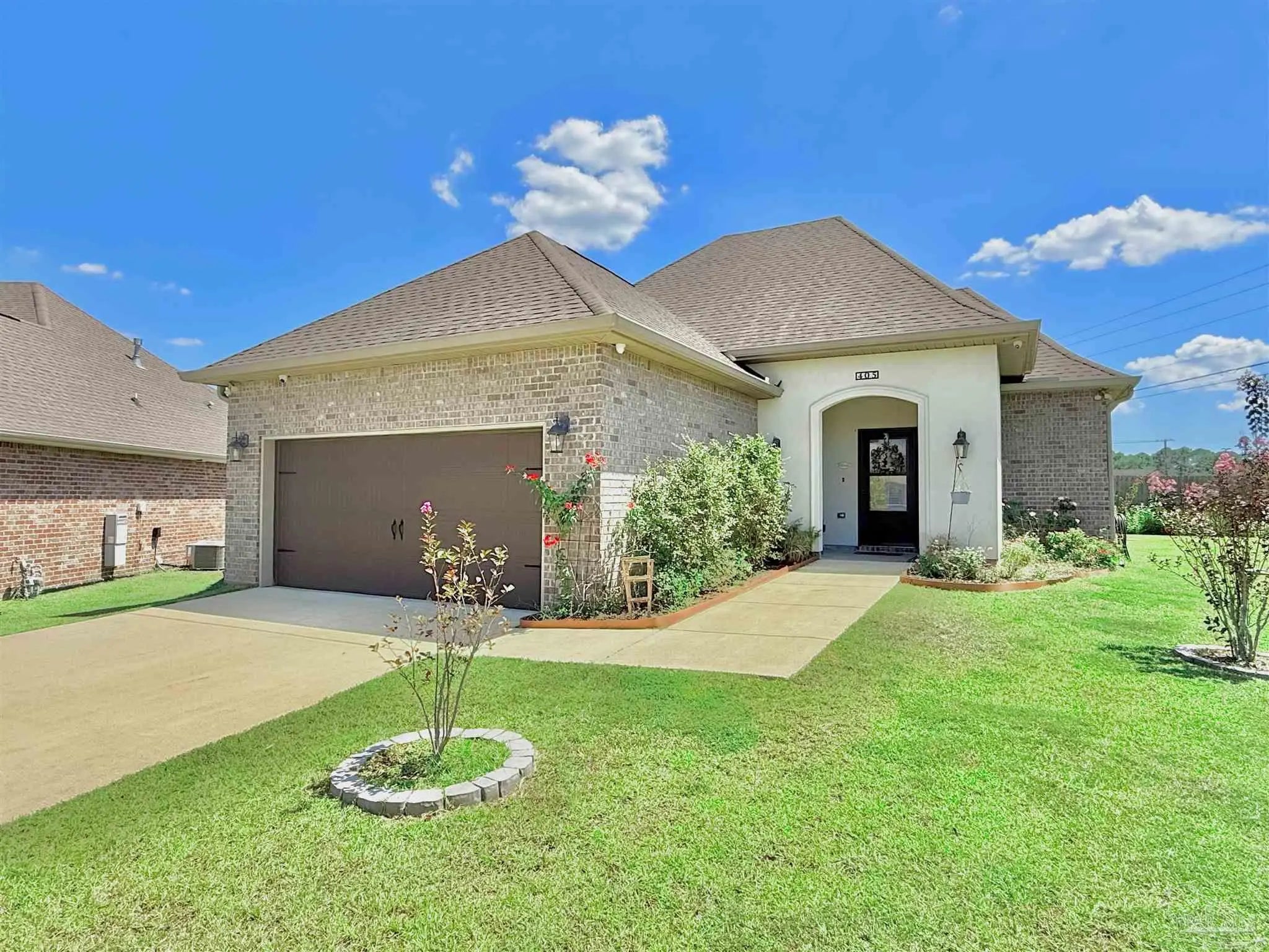 Photo of Listing #680760