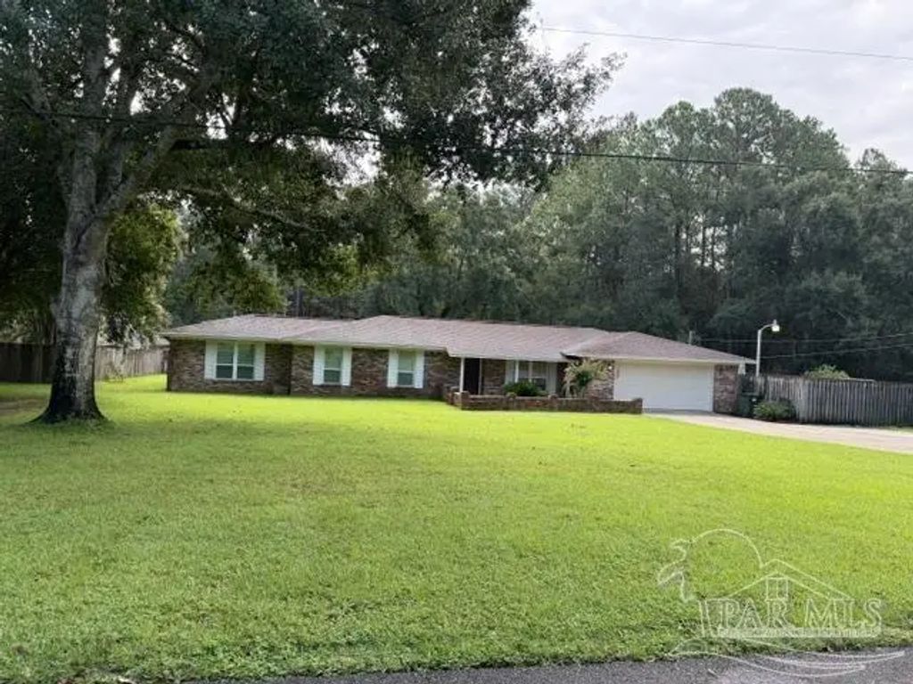 2838 Pierce Rd, Cantonment