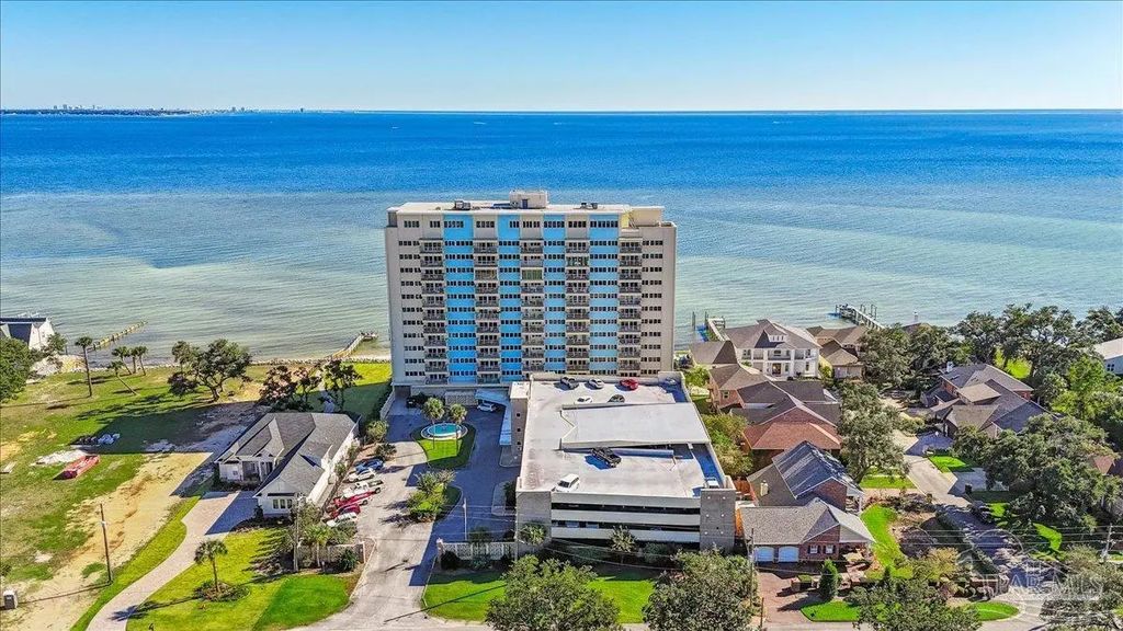 825 Bayshore Pkwy #203, Pensacola