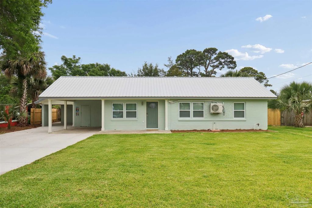 605 Edgewater Dr, Pensacola
