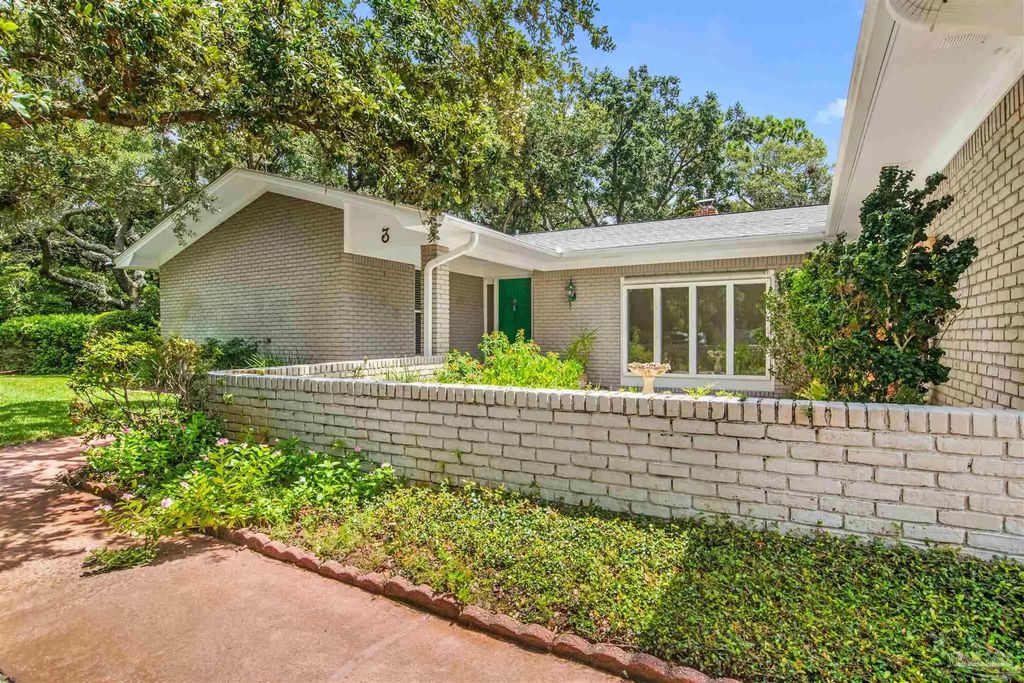 3 Navaho Dr, Pensacola