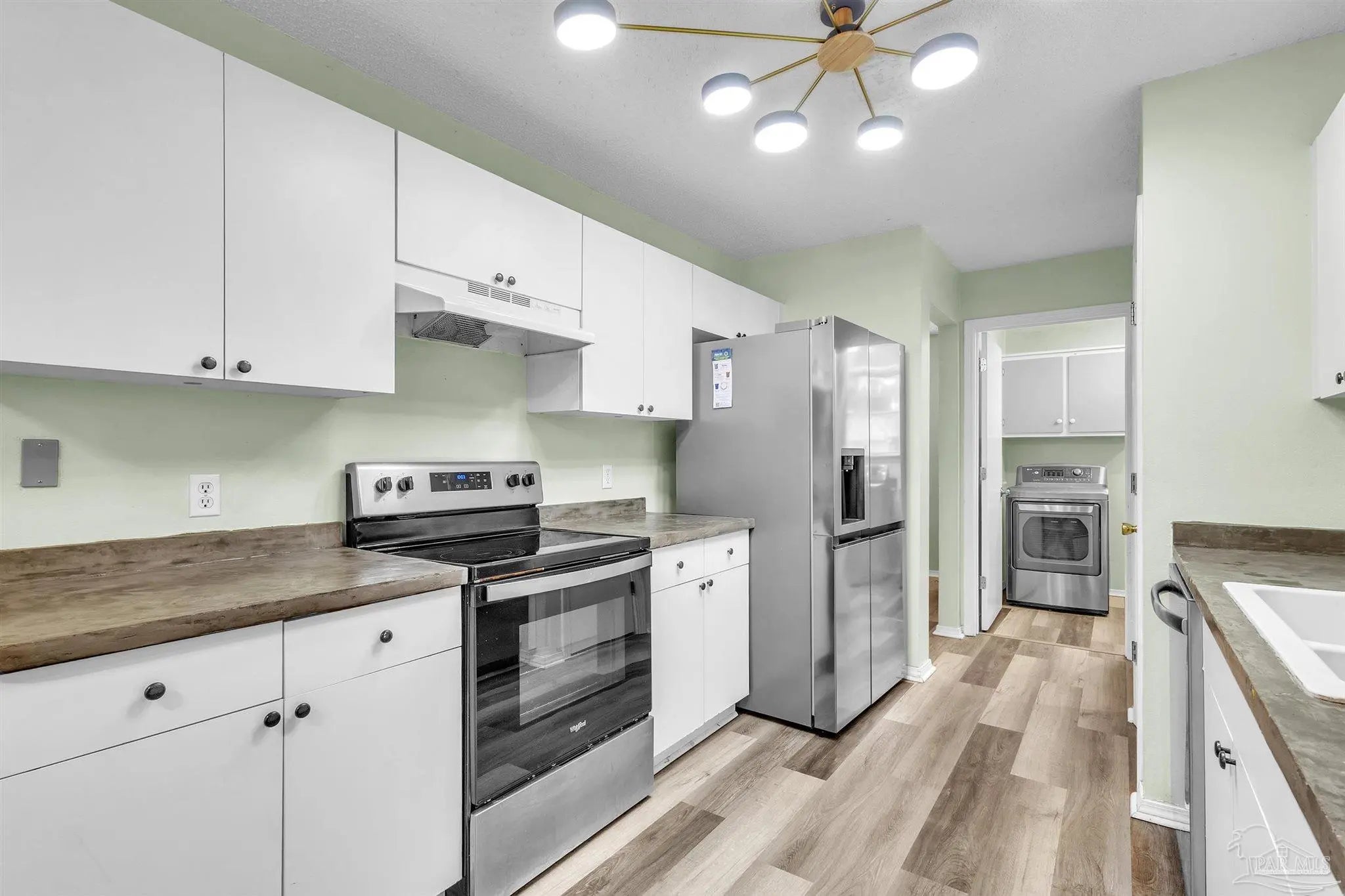 Photo of Listing #675733