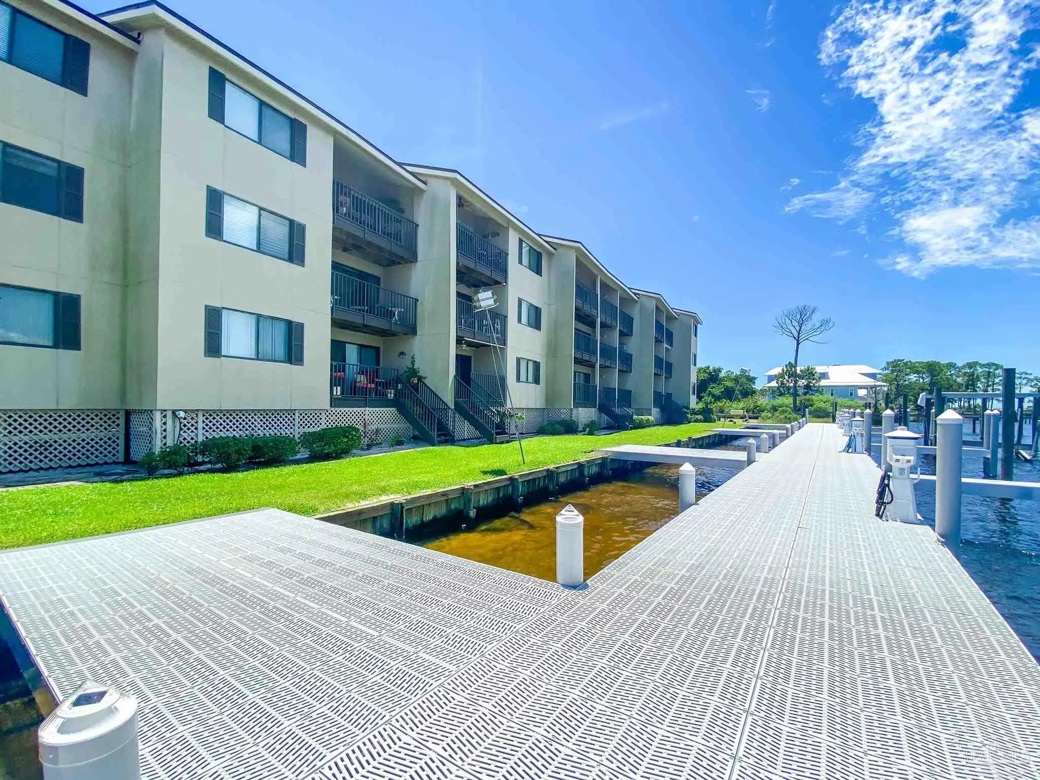 Photo of Listing #677483