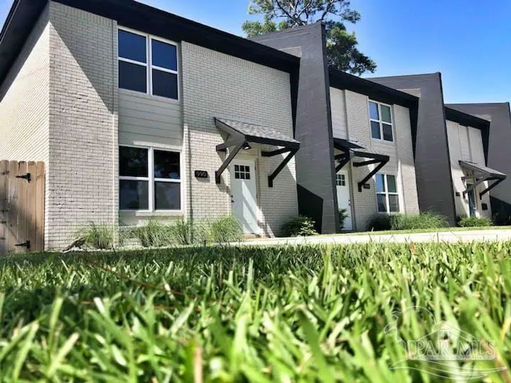 990 W Zarragossa St, Pensacola