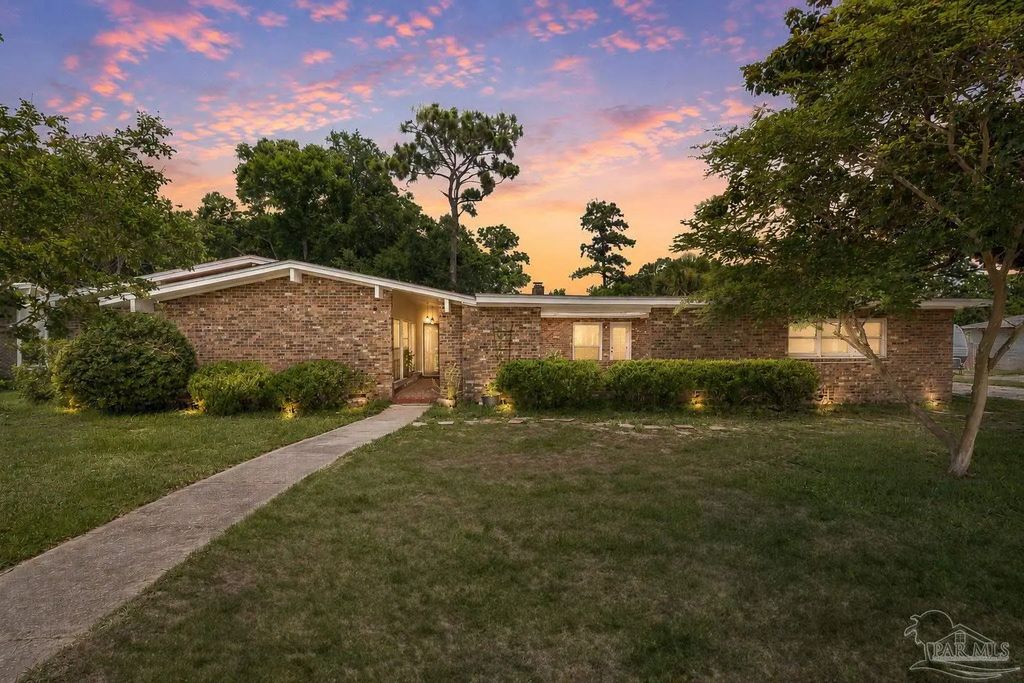 7970 Lancelot Dr, Pensacola