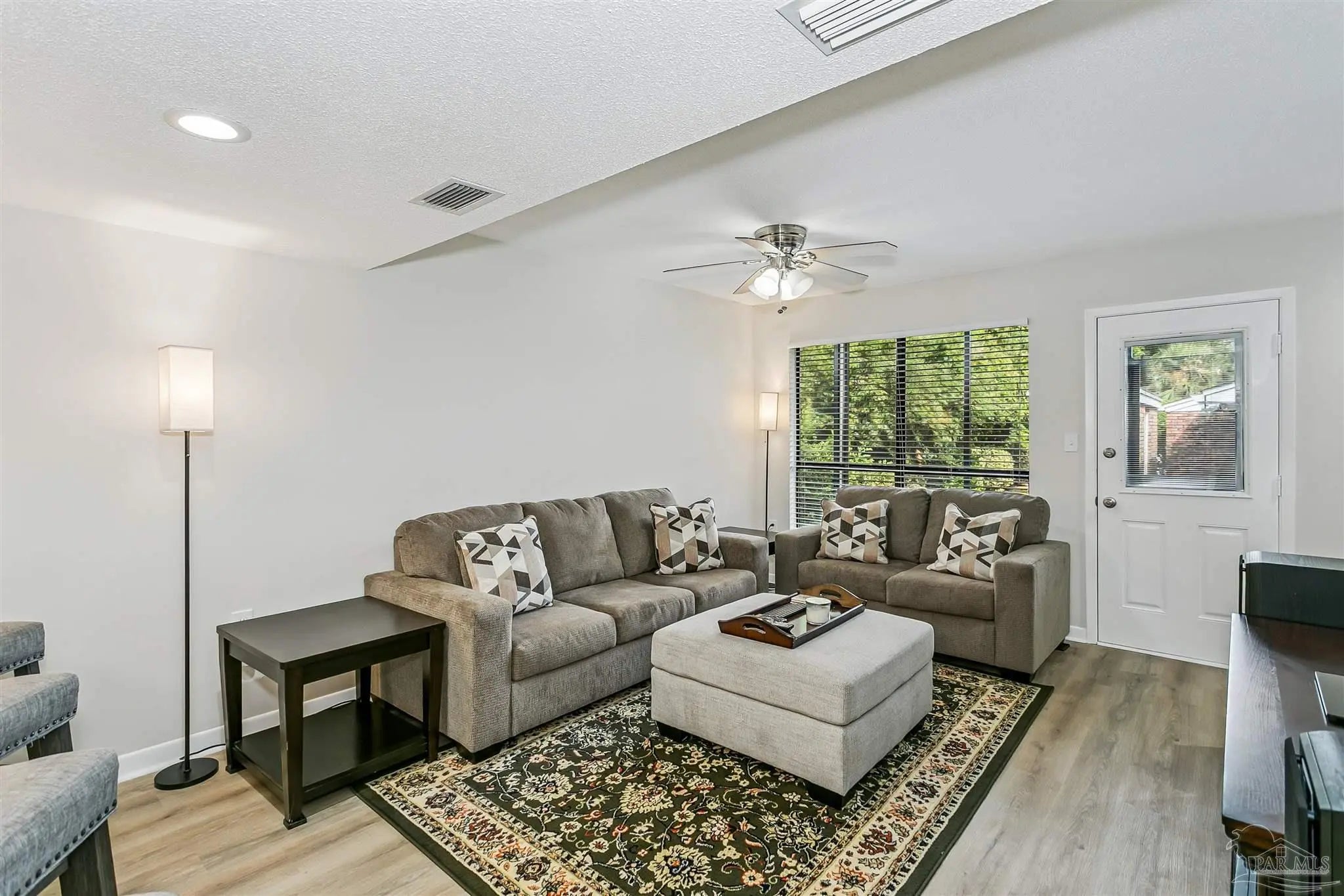 Photo of Listing #671590