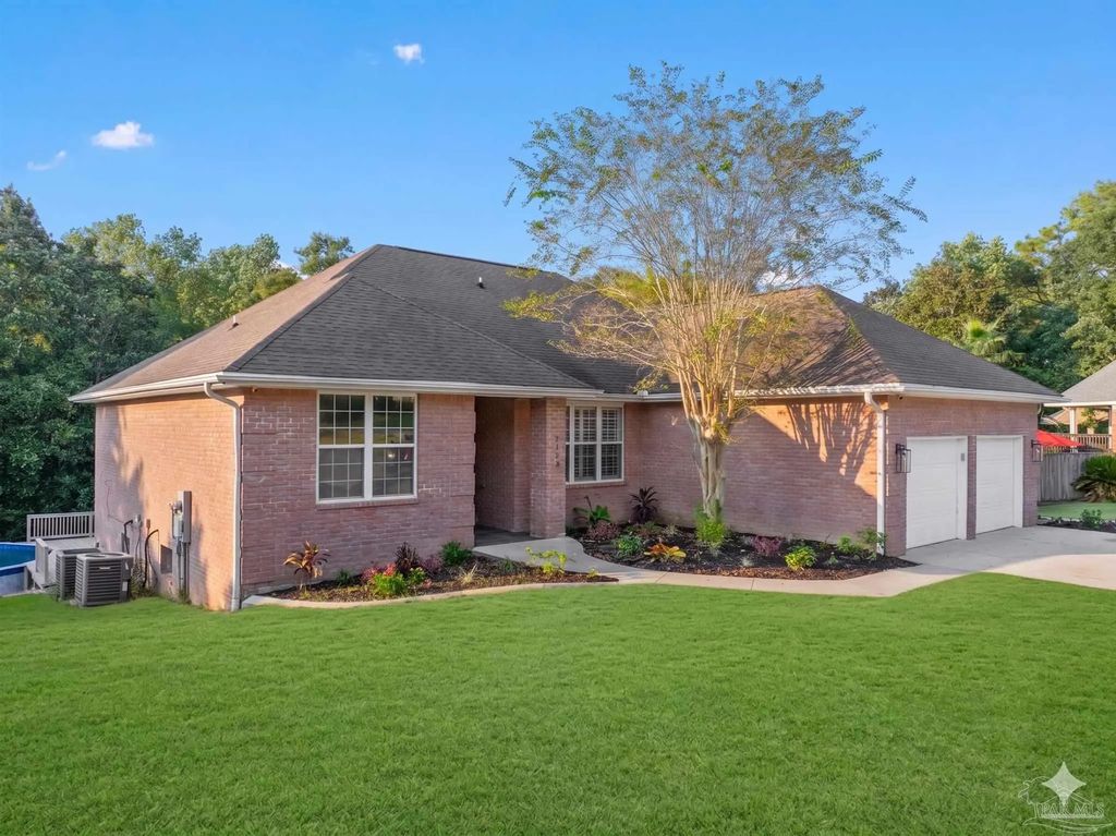 800 Shadow Ridge Dr, Pensacola