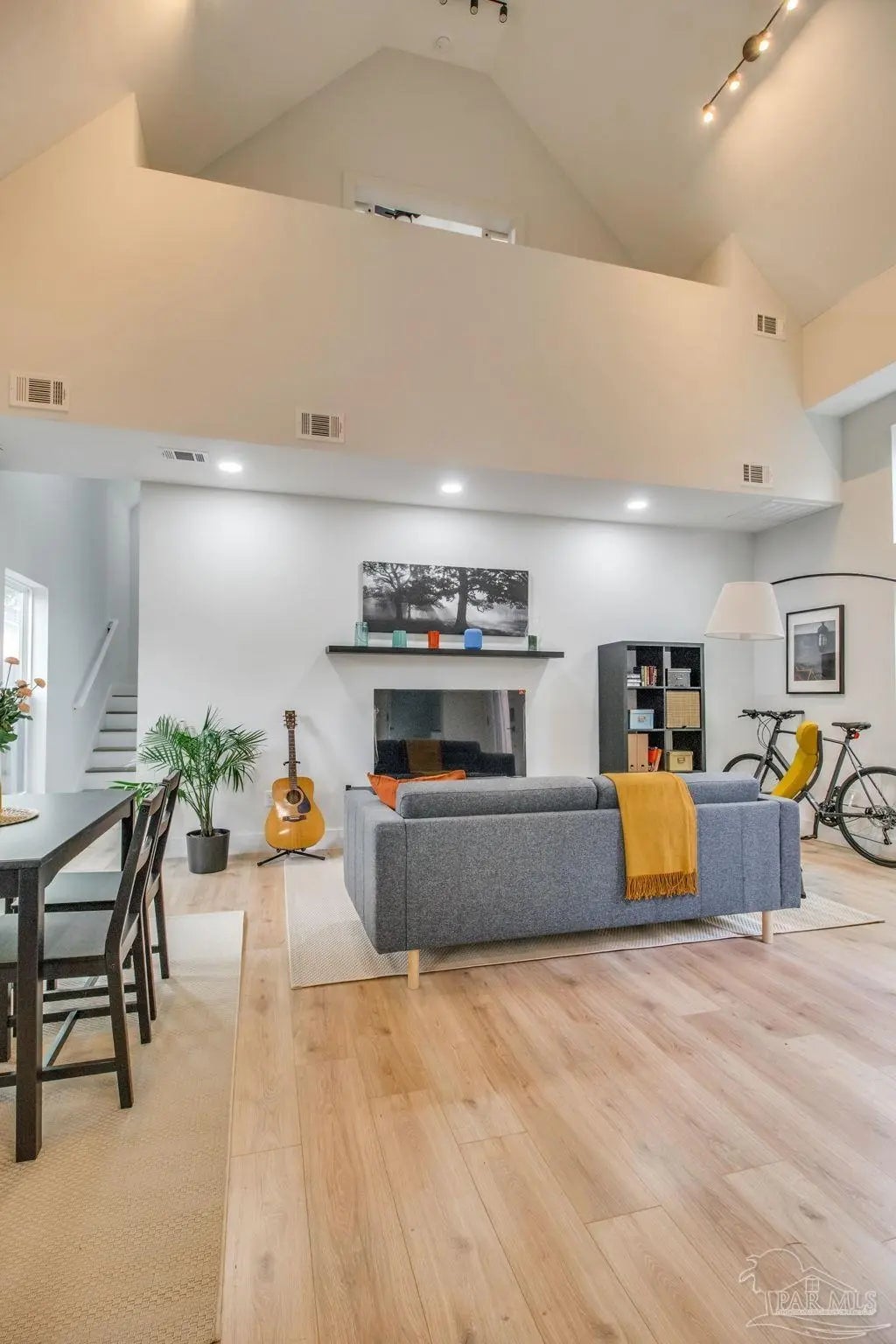 Photo of Listing #675549