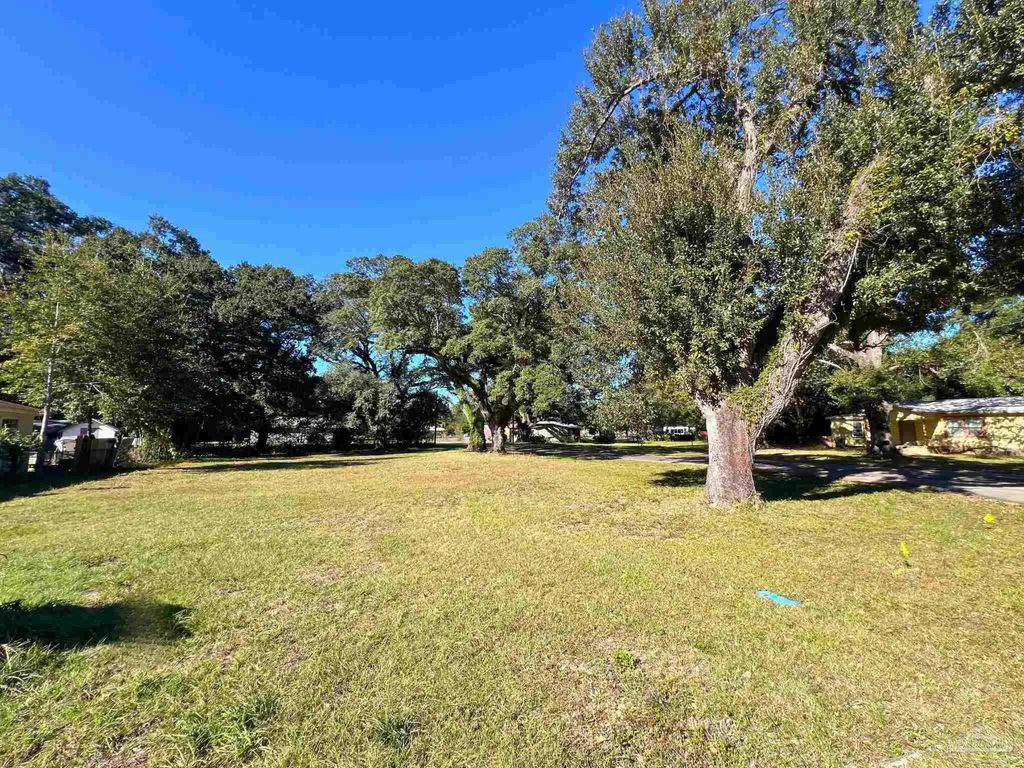 5 Simon Ct, Pensacola