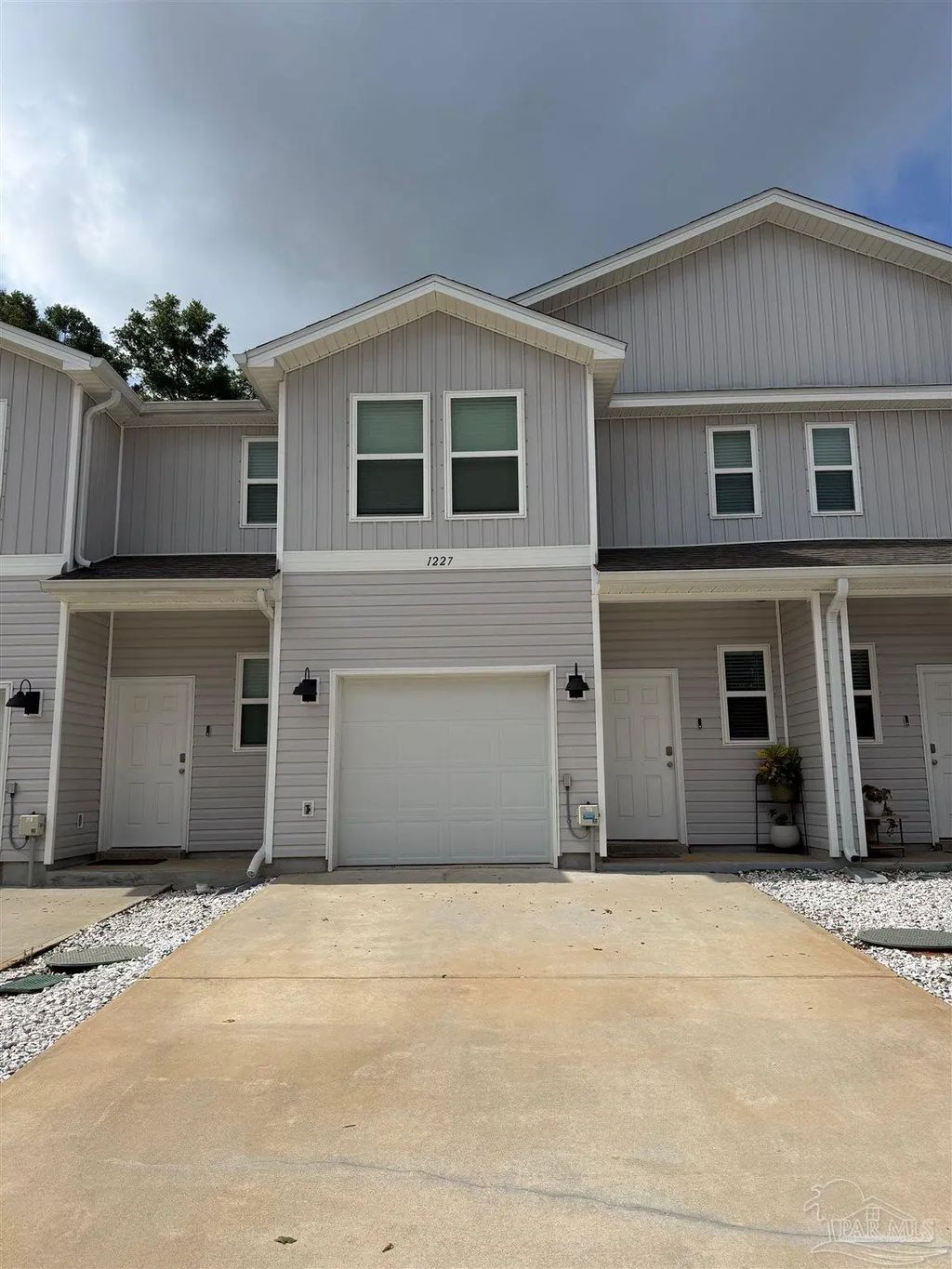 1227 Fairchild Village Dr, Pensacola