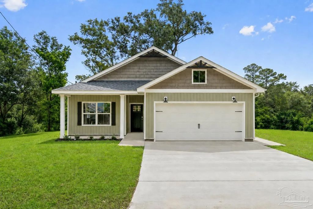 8310 Vickie St, Pensacola