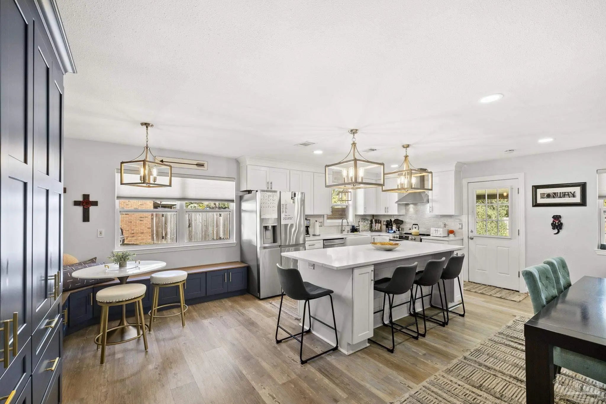 Photo of Listing #677633