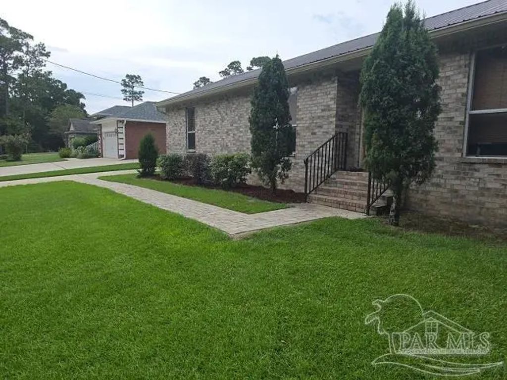 305 Shiloh Dr, Pensacola