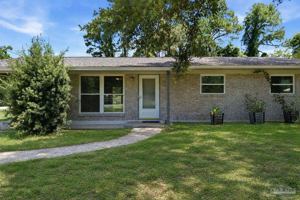 1904 Heinrich St, Pensacola