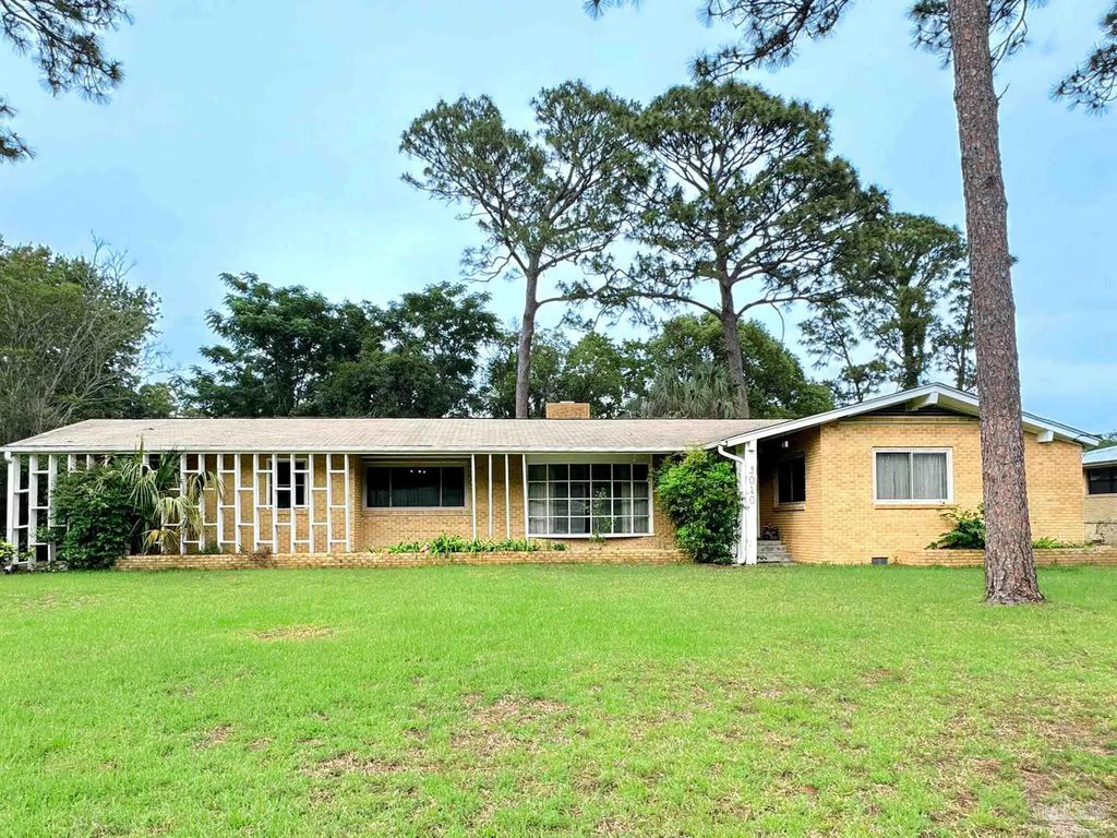 3040 Logan Dr, Pensacola