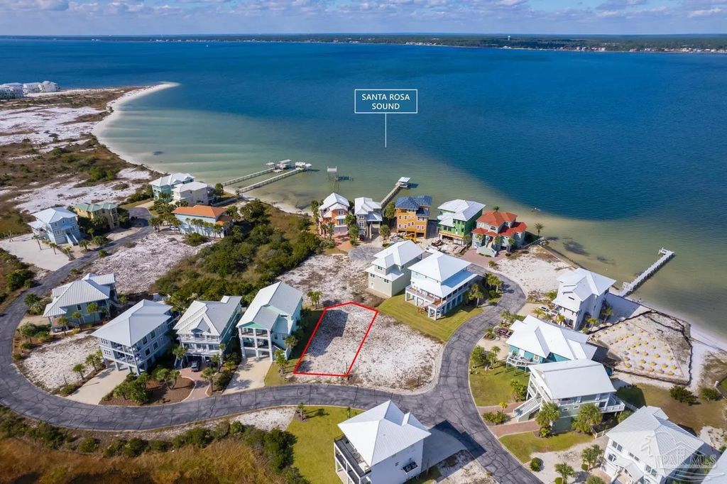 7660 Key West Dr, Navarre Beach