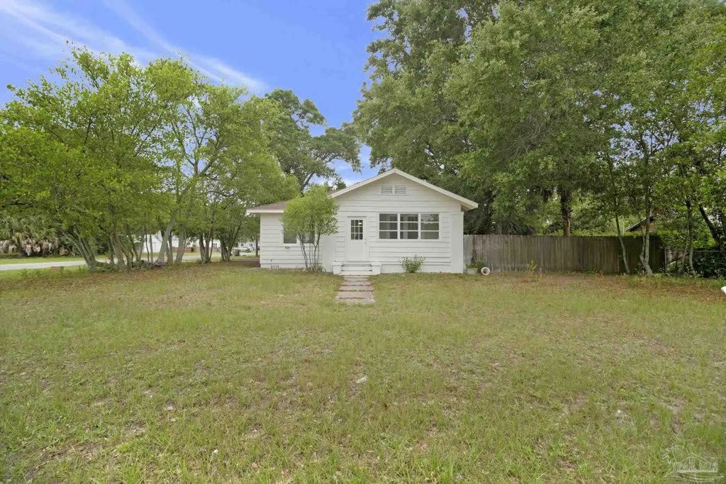 1322 Wisteria Ave, Pensacola