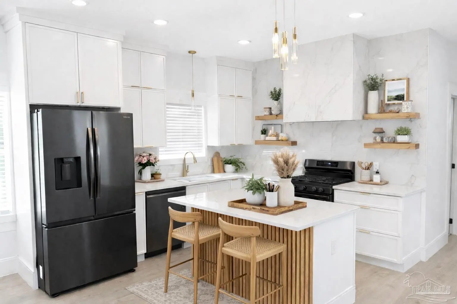 Photo of Listing #677554