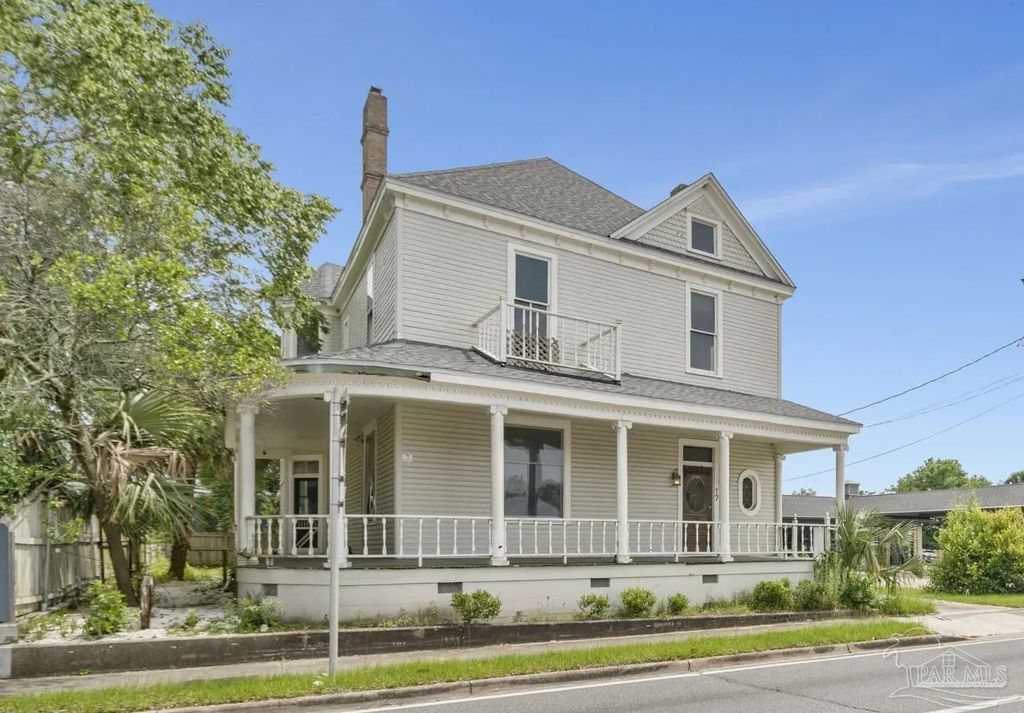 17 W Cervantes, Pensacola