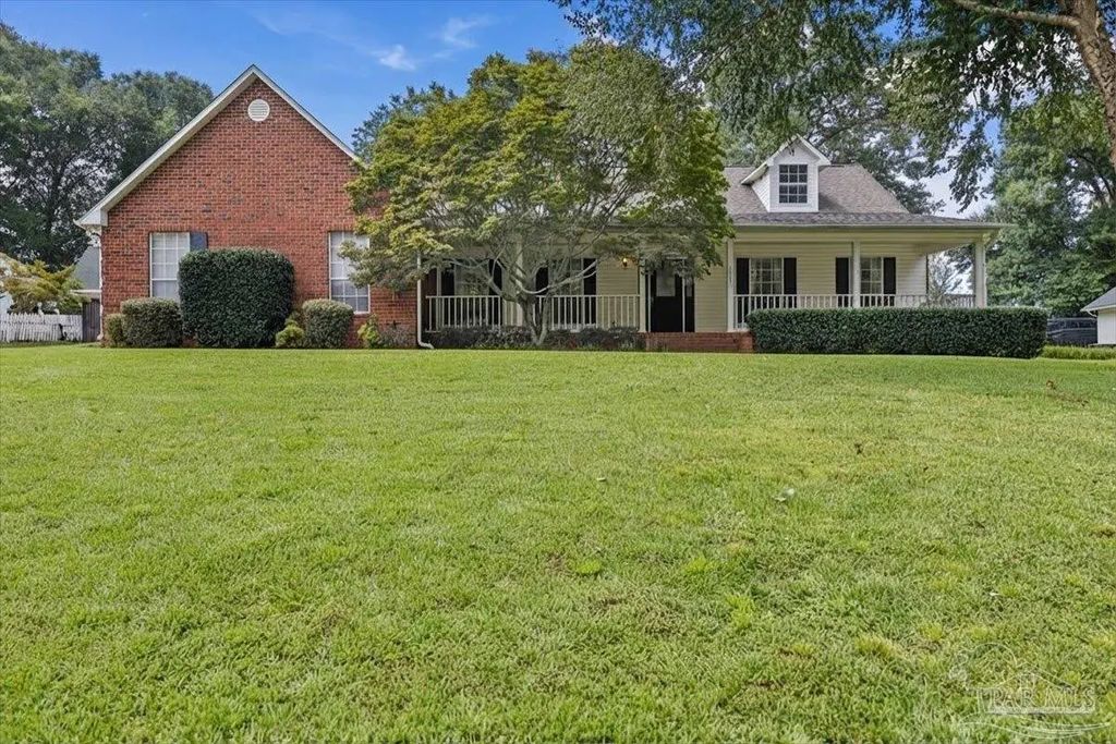 1427 Glenmore Dr, Cantonment
