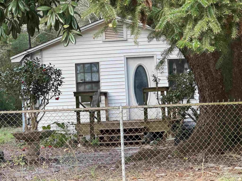 1510 Acorn Ln, Pensacola