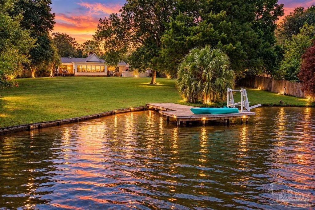 6006 W Shore Dr, Pensacola