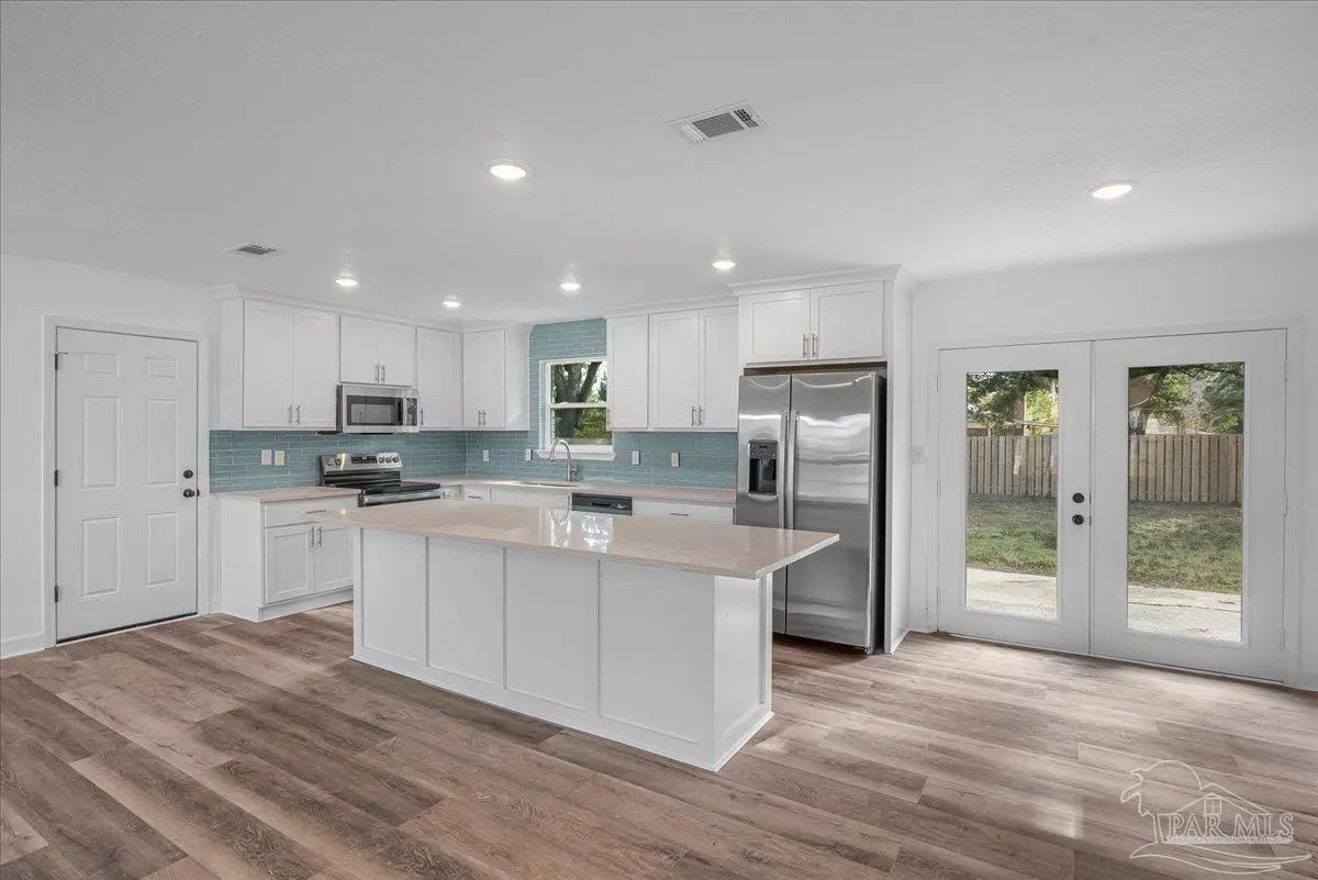 Photo of Listing #675220