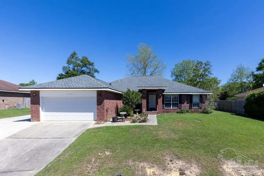 1566 Twin Pines Cir, Cantonment