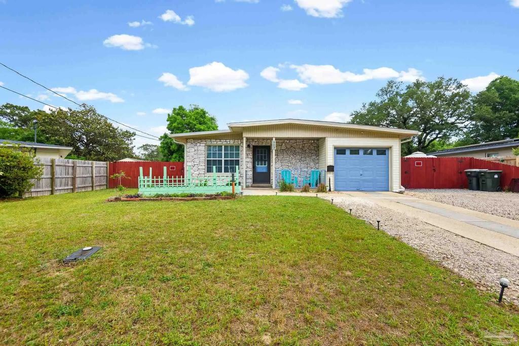 903 Clearview Ave, Pensacola