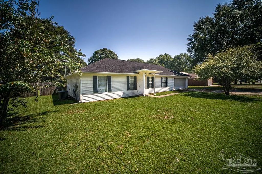 8924 Longmont Way, Milton