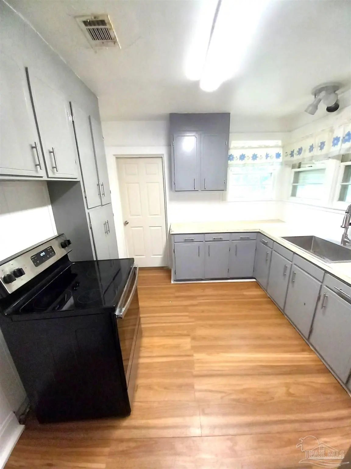 Photo of Listing #676561