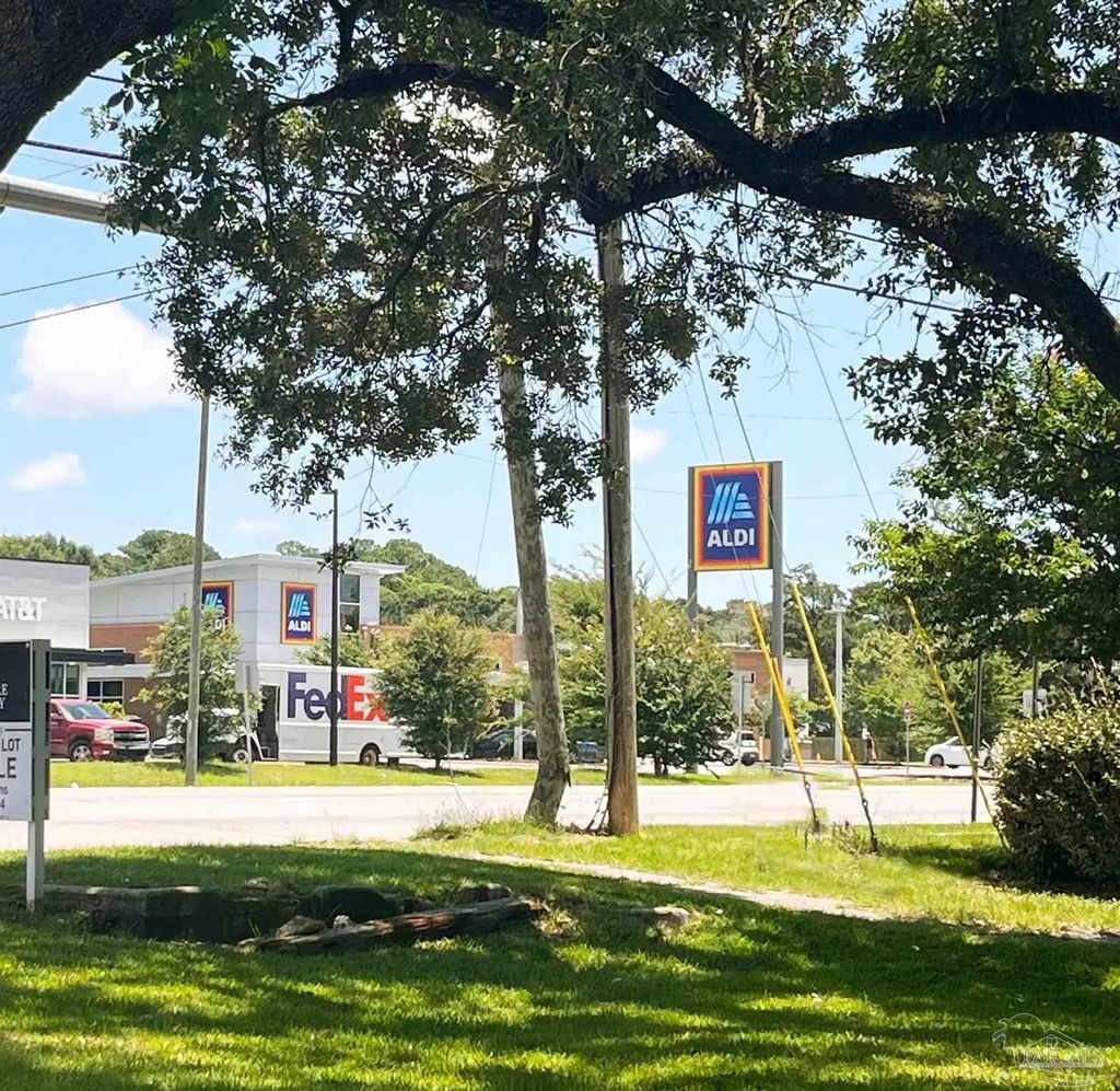 4871 Mobile Hwy, Pensacola