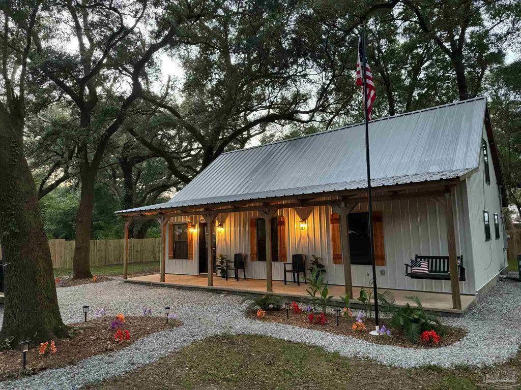 5680 Nicholas St, Pensacola