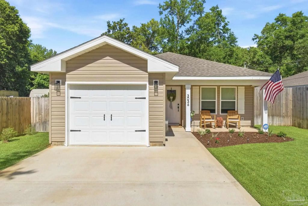 3036 N 13th Ave, Milton