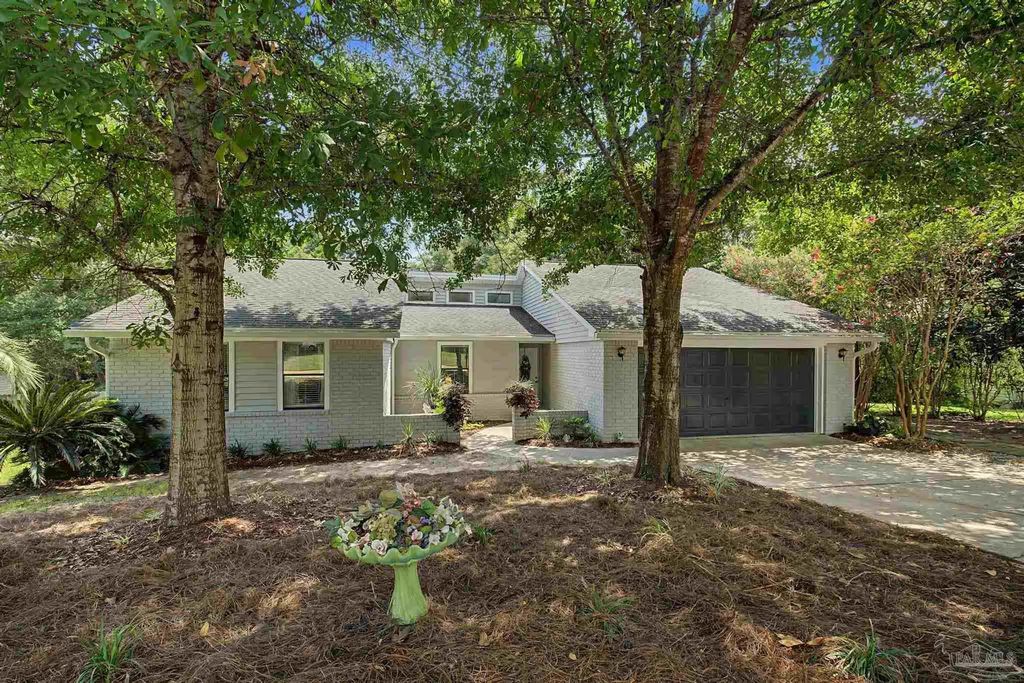 1016 Fleming Dr, Pensacola