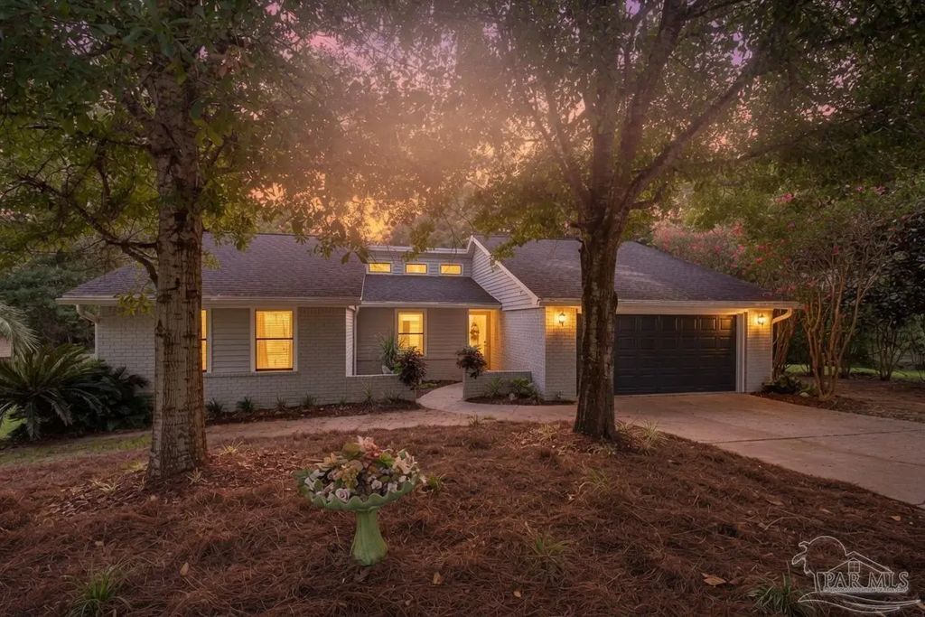 1016 Fleming Dr, Pensacola