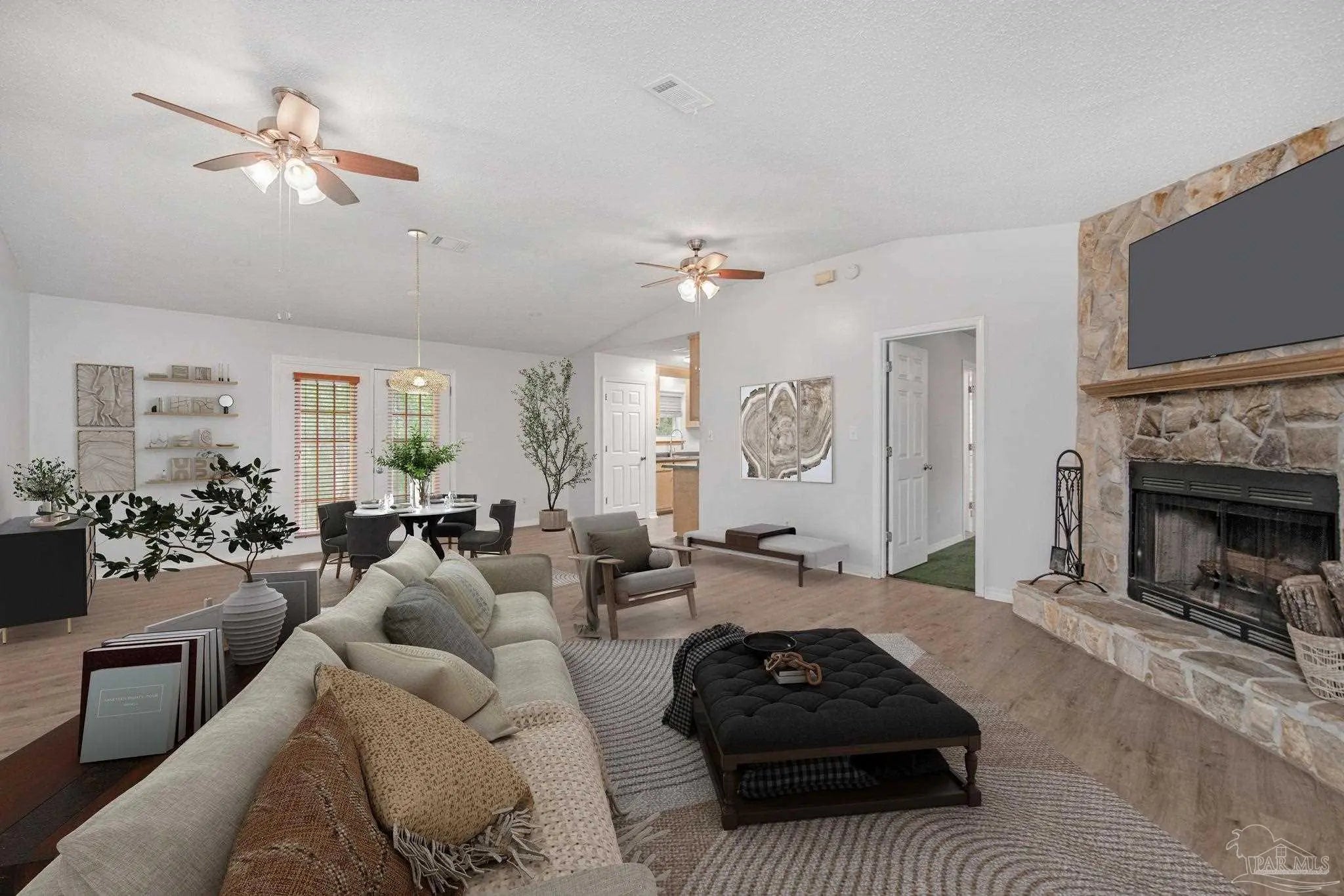 Photo of Listing #680554