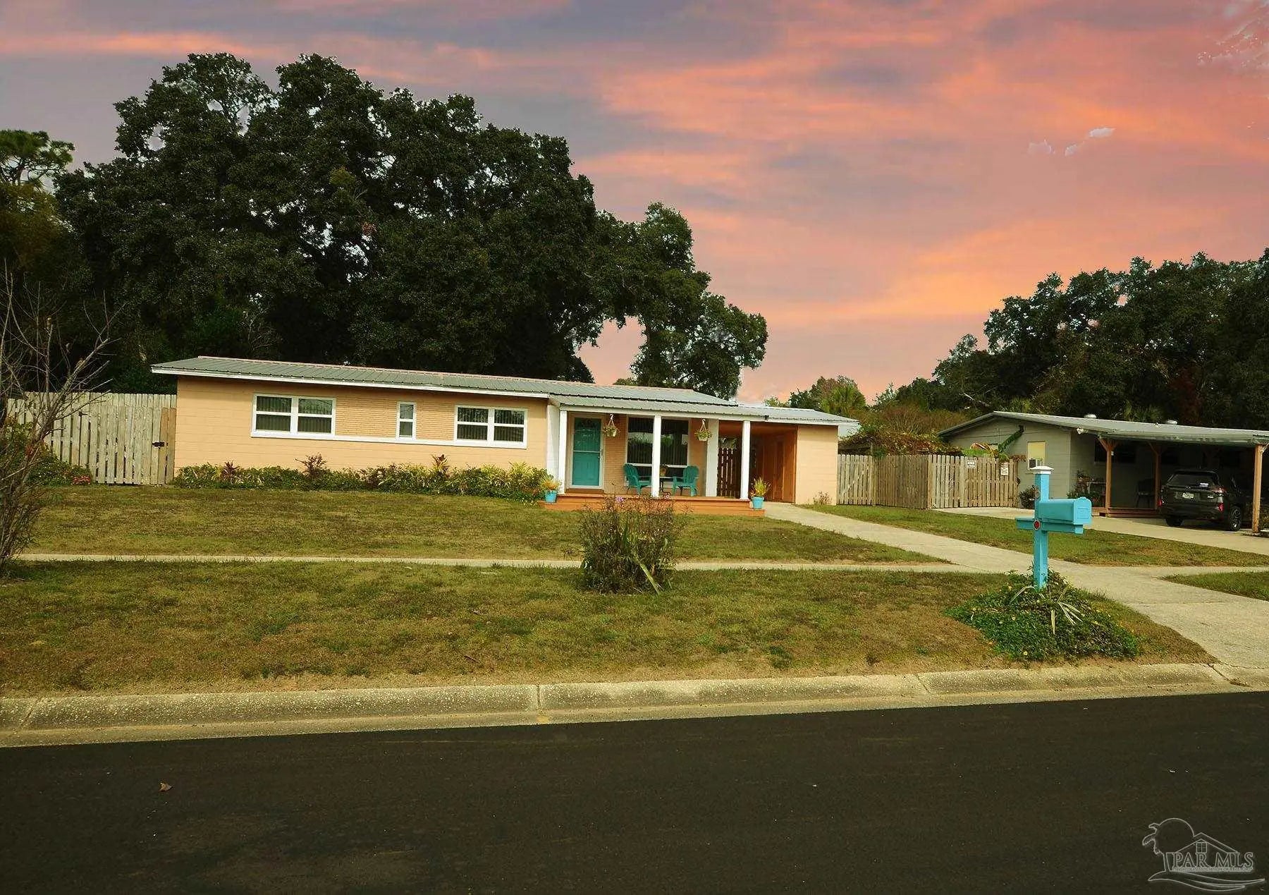 Photo of Listing #674343