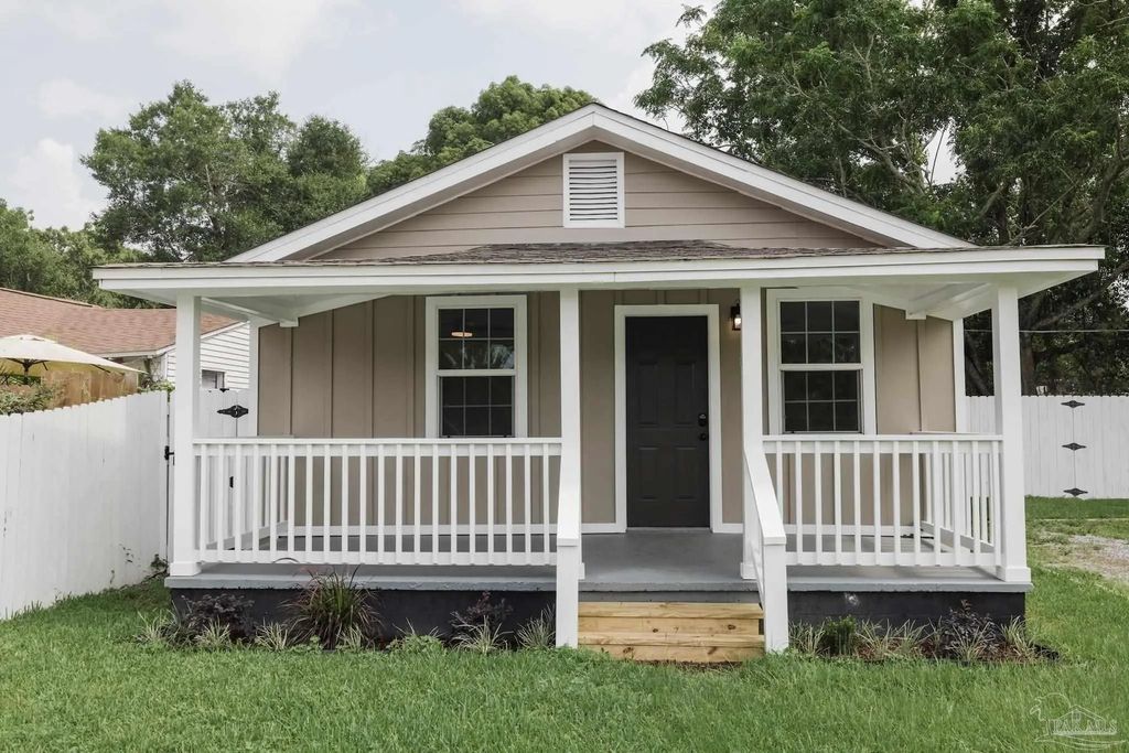 2002 W Gonzalez St, Pensacola