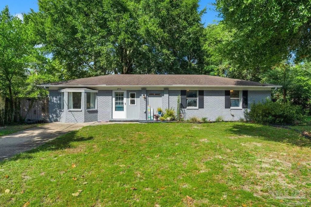 2955 Newton Dr, Pensacola
