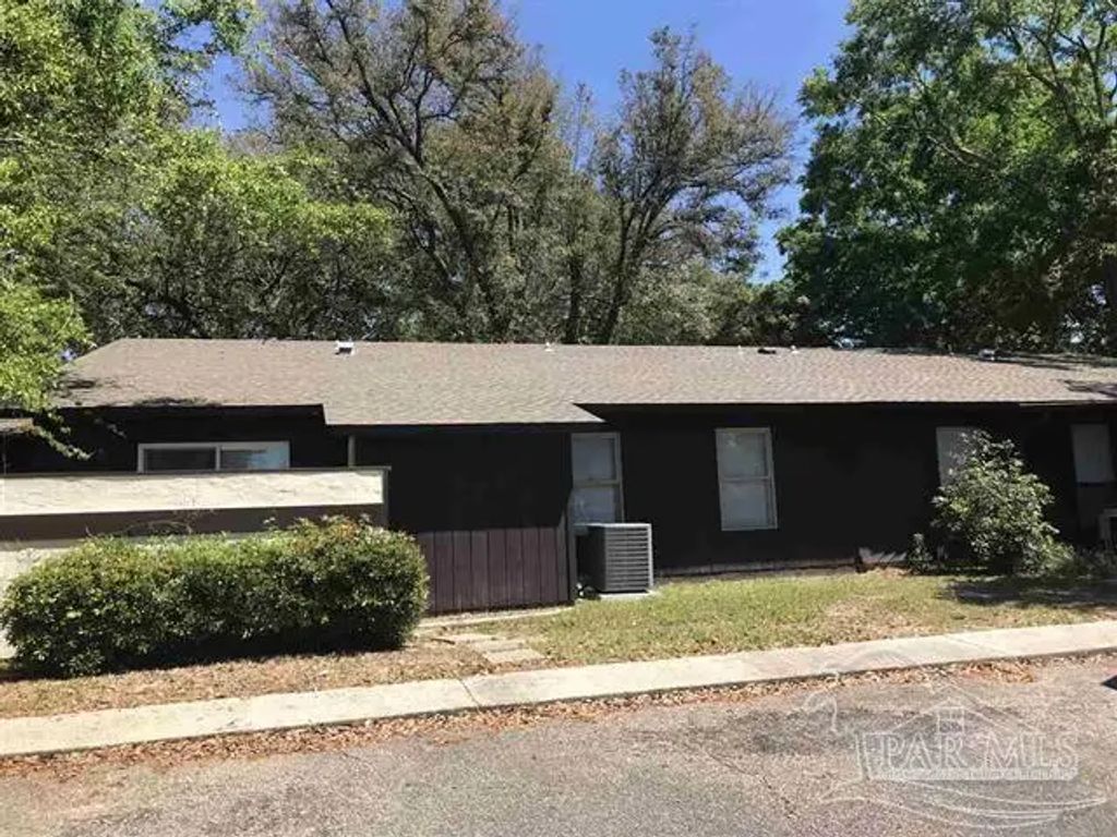 8360 Country Walk Dr, Pensacola
