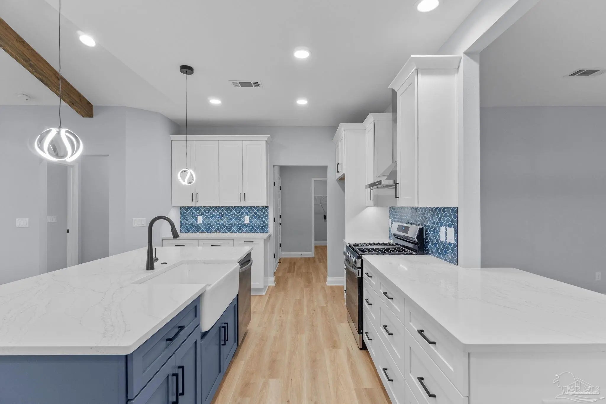 Photo of Listing #676551