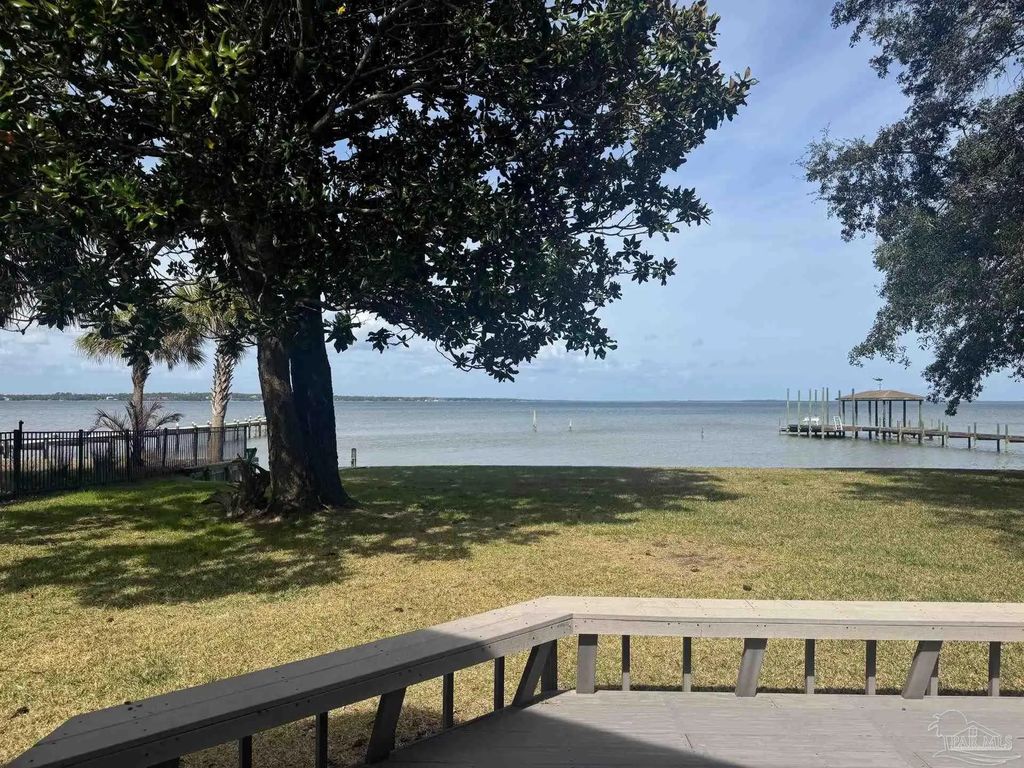 16298 North Shore Dr, Pensacola