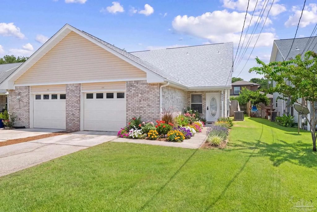 2138 Tom St #2138, Navarre