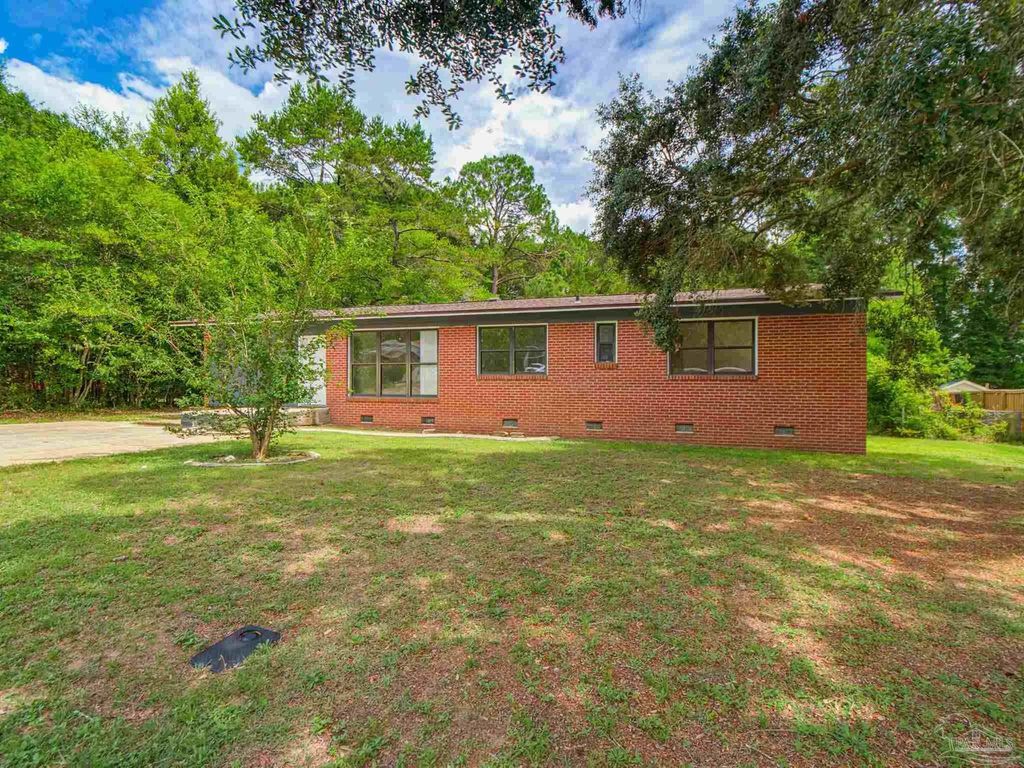 6571 Cedar St, Milton