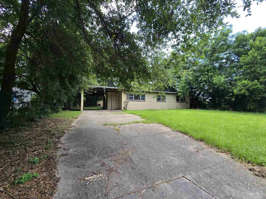 102 Emerald Ave, Pensacola