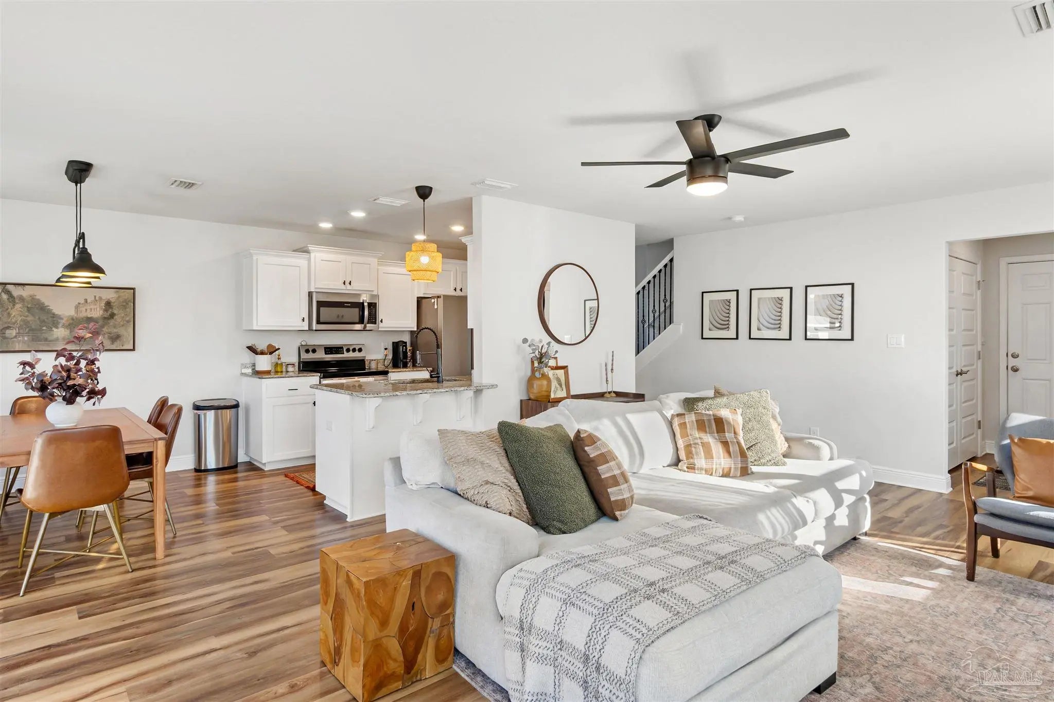 Photo of Listing #676184